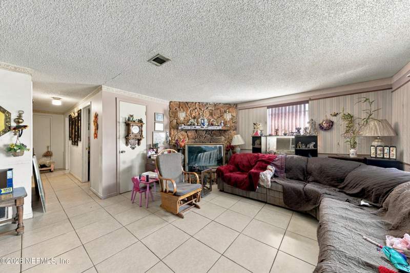 3 bedroom Single Family Residence at 7451 La Ventura Drive, Laventura, Jacksonville — photo 2