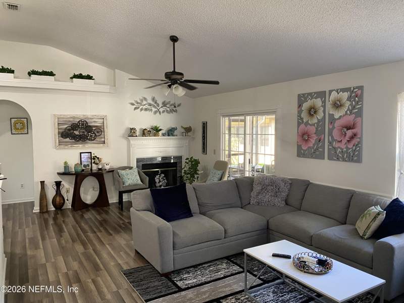 4 bedroom Single Family Residence at 8238 Lake Woodbourne Drive, Lake Woodbourne, Jacksonville — photo 4
