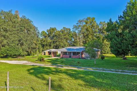 1078 Merrimac Avenue, Green Cove Springs FL - photo 8 of 72