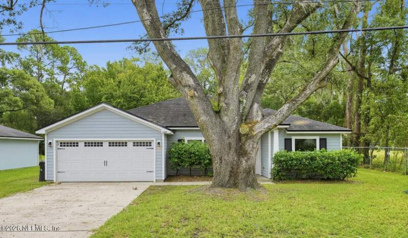 4 bedroom Single Family Residence at 11435 W Court Boulevard, Pineview Heights, Jacksonville — photo 2