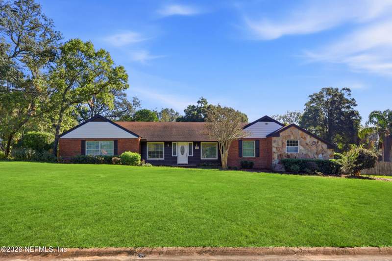 4 bedroom Single Family Residence at 6311 Whispering Oaks Drive, Old Mill Cove, Jacksonville — photo 2
