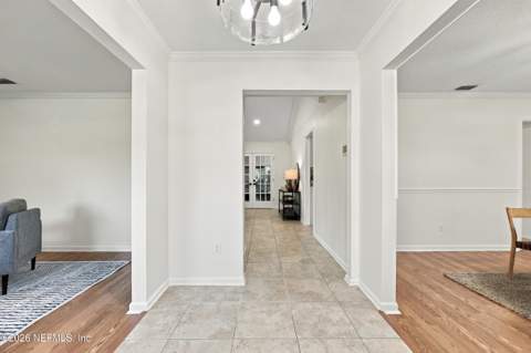 6311 Whispering Oaks Drive, Jacksonville FL - photo 7 of 56