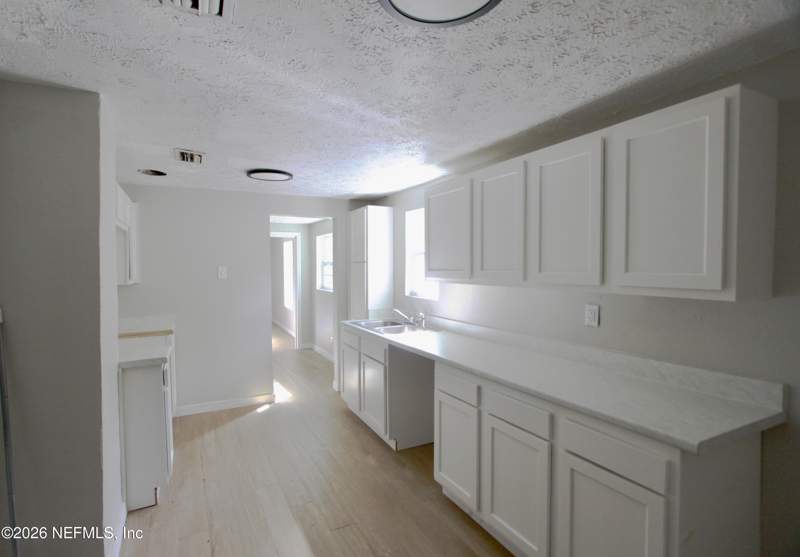 5 bedroom Single Family Residence at 1109 Lake Shore, Seminole Gardens, Jacksonville — photo 2