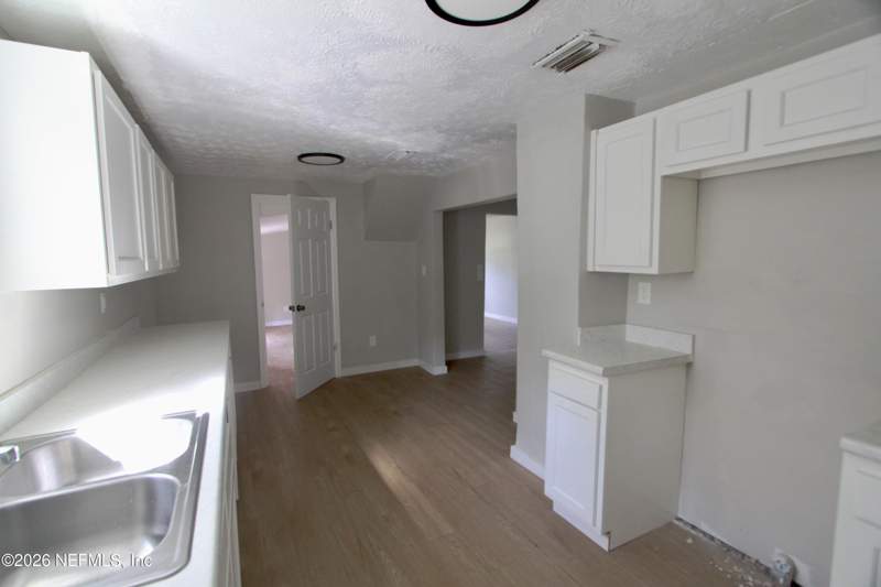 5 bedroom Single Family Residence at 1109 Lake Shore, Seminole Gardens, Jacksonville — photo 3