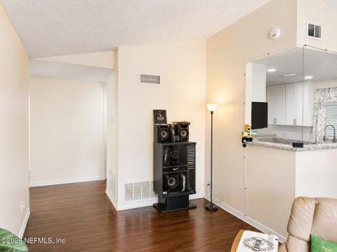 8613 Beechfern Lane, Jacksonville FL - photo 6 of 27