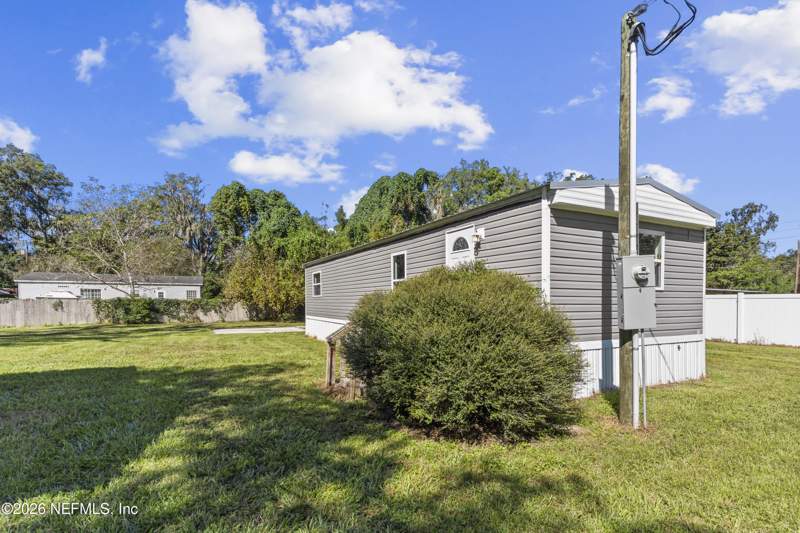 2 bedroom Mobile Home at 10066 S Florida Avenue, Hampton, Hampton — photo 2