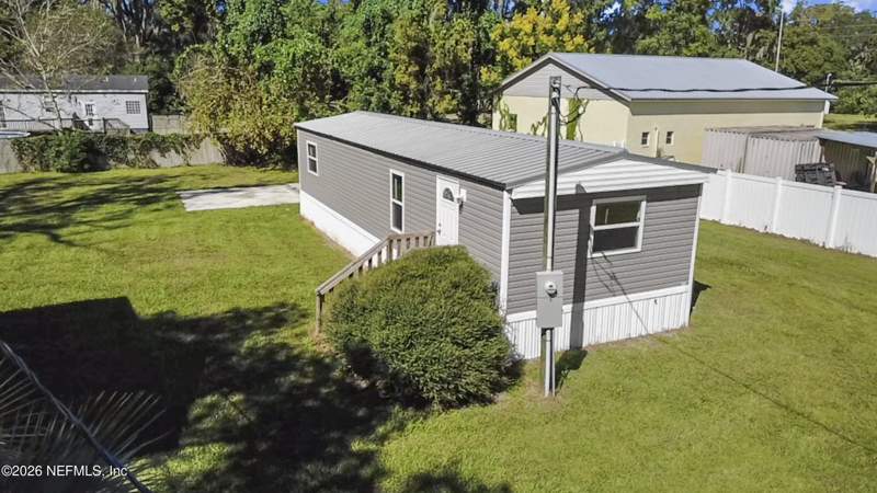 2 bedroom Mobile Home at 10066 S Florida Avenue, Hampton, Hampton — photo 3