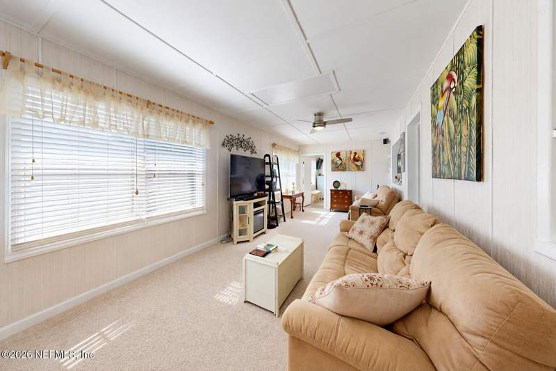 3 bedroom Mobile Home at 117 Crestbreeze Manor, Crest Breeze Manor, Crescent City — photo 2