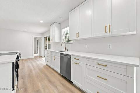 936 Fruitwood Drive, Jacksonville FL - photo 12 of 52