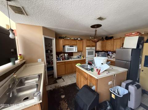 8772 Merseyside Avenue, Jacksonville FL - photo 10 of 29