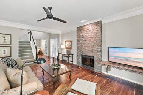 8337 Copperwood Lane, Jacksonville FL - photo 7 of 41