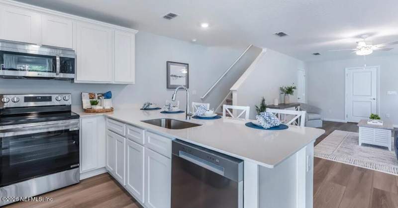 3 bedroom Townhouse at 6341 Fazio Road, Oak Hill Village Townhomes, Jacksonville — photo 3