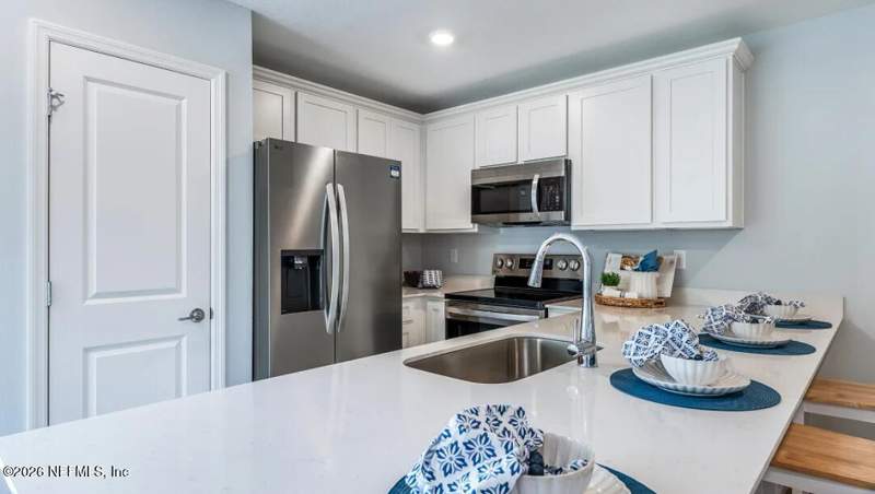 3 bedroom Townhouse at 6341 Fazio Road, Oak Hill Village Townhomes, Jacksonville — photo 4