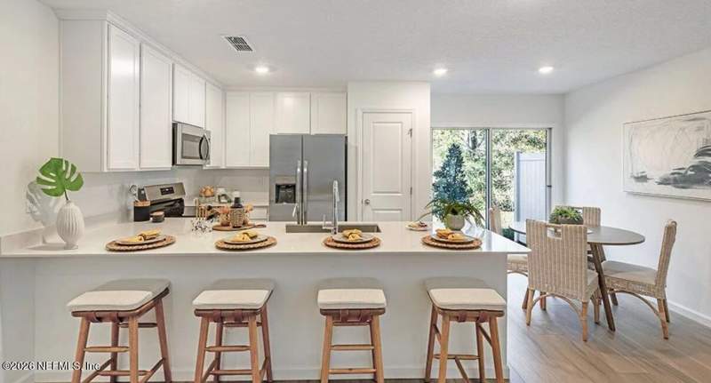 3 bedroom Townhouse at 6337 Fazio Road, Oak Hill Village Townhomes, Jacksonville — photo 3
