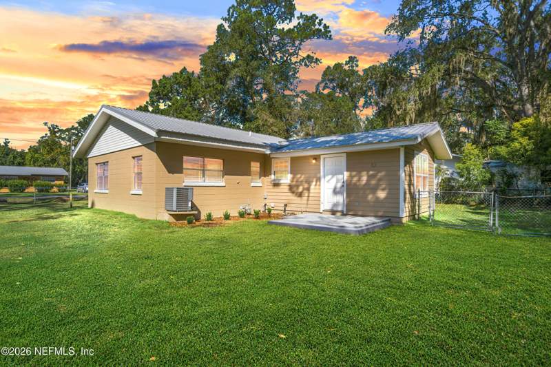 3 bedroom Single Family Residence at 636 S Epperson Street, Starke, Starke — photo 2