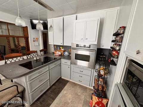 1801 Valencia Drive, Jacksonville FL - photo 7 of 35