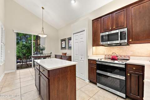 9250 Sunrise Breeze Court, Jacksonville FL - photo 20 of 82