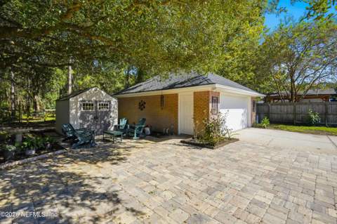 10255 Hamlet Glen Drive, Jacksonville FL - photo 11 of 44