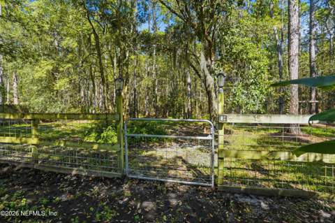 10255 Hamlet Glen Drive, Jacksonville FL - photo 10 of 44