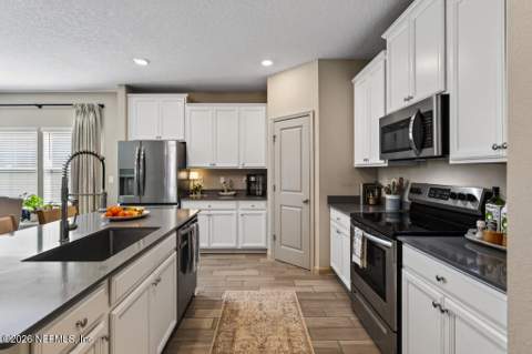 10211 Lebron Court, Jacksonville FL - photo 9 of 36