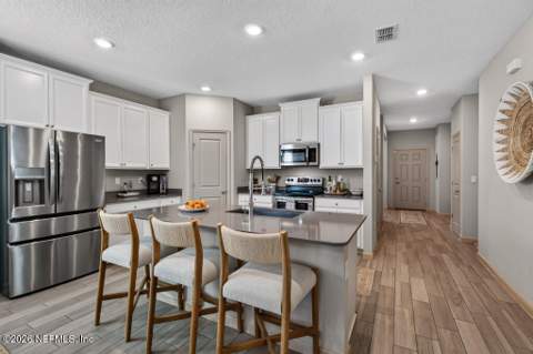 10211 Lebron Court, Jacksonville FL - photo 8 of 36