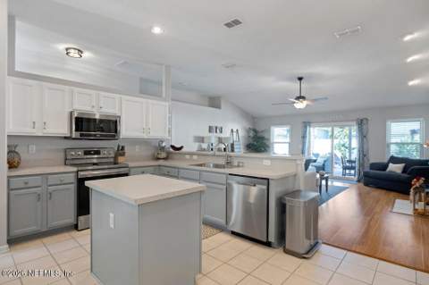 2438 Bentwater Drive, Jacksonville FL - photo 12 of 64