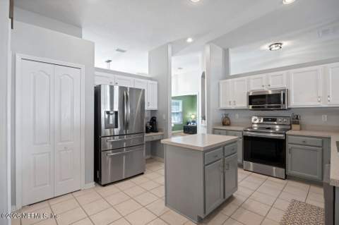 2438 Bentwater Drive, Jacksonville FL - photo 15 of 64