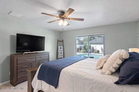 2438 Bentwater Drive, Jacksonville FL - photo 23 of 64