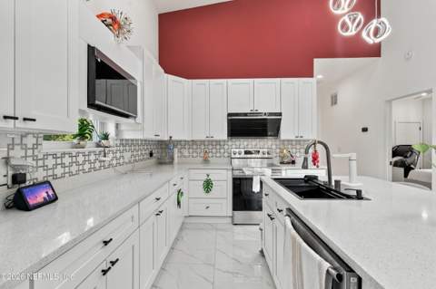 4649 Shelby Avenue, Jacksonville FL - photo 8 of 30