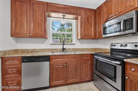 6531 Greenfern Lane, Jacksonville FL - photo 17 of 39