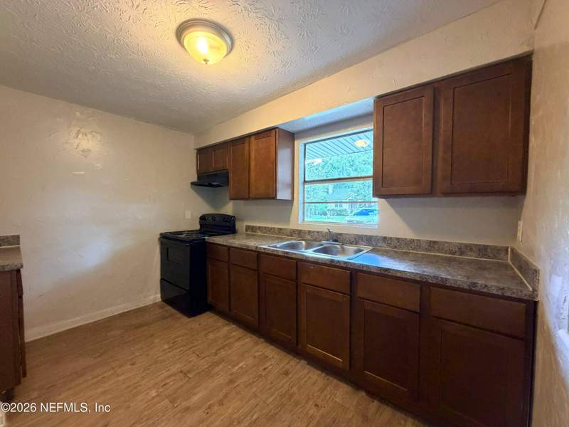 4 bedroom Single Family Residence at 744 Mackinaw Street, West Side Park, Jacksonville — photo 2