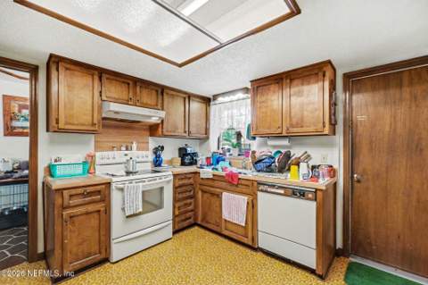 2740 Hidden Creek Drive, Jacksonville FL - photo 8 of 25