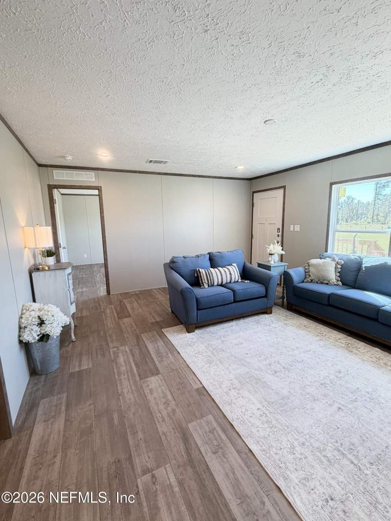 4 bedroom Mobile Home at 13203 SW 195th Avenue, Refuge, Brooker — photo 5