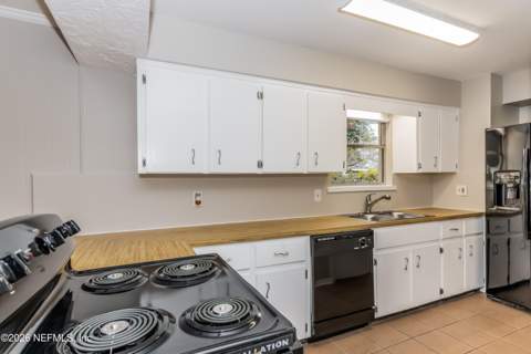 8331 Worm Wood Road, Jacksonville FL - photo 6 of 15