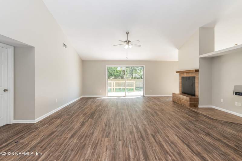 3 bedroom Single Family Residence at 8337 Chason Road, Argyle/chimney Lakes, Jacksonville — photo 2