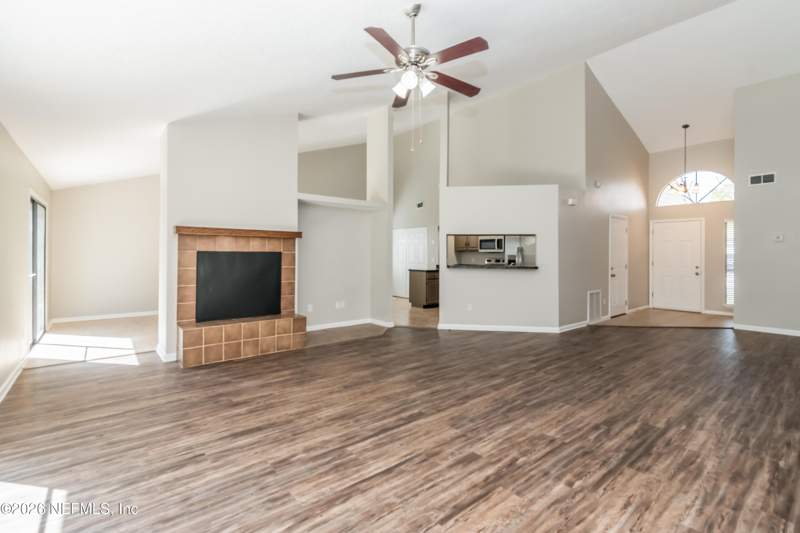 3 bedroom Single Family Residence at 8337 Chason Road, Argyle/chimney Lakes, Jacksonville — photo 3