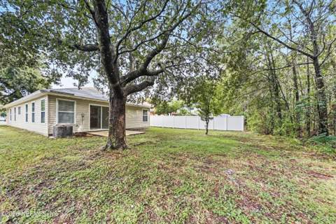 8050 Leafcrest Drive, Jacksonville FL - photo 17 of 19