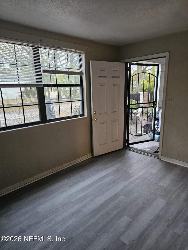 2 bedroom Single Family Residence at 1848 W. 5T 1848 W. 5th Street #1-4, College Park, Jacksonville — photo 2