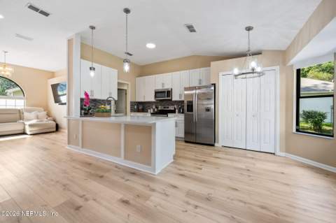 10603 Scottsdale Court, Jacksonville FL - photo 18 of 93