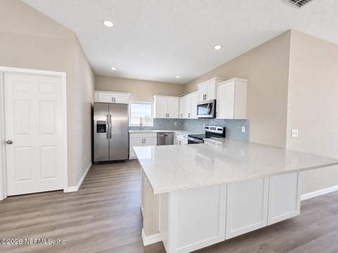 6868 Crane Avenue, Jacksonville FL - photo 7 of 32