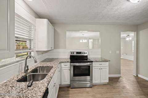 7839 Spanish Oaks Drive, Jacksonville FL - photo 7 of 15