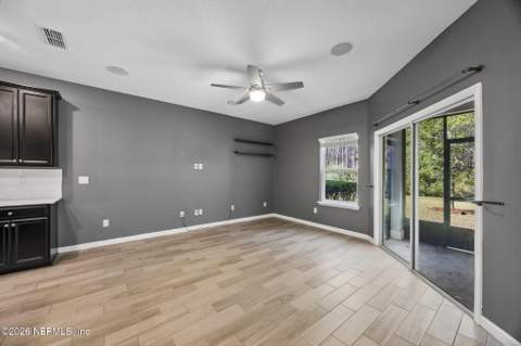 10380 Benson Lake Drive, Jacksonville FL - photo 10 of 44