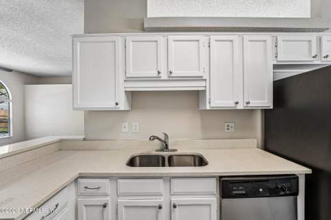 3302 Deerfield Pointe Drive, Orange Park FL - photo 16 of 36