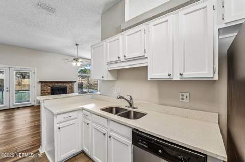 3302 Deerfield Pointe Drive, Orange Park FL - photo 17 of 36