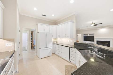 1532 Nottingham Knoll Drive, Jacksonville FL - photo 7 of 38