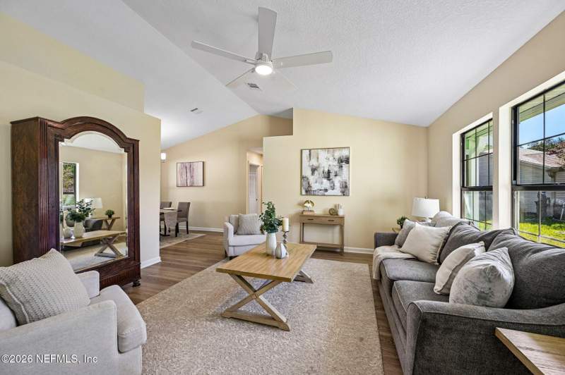 3 bedroom Single Family Residence at 10523 Rocky Garden Lane, Timberview, Jacksonville — photo 3