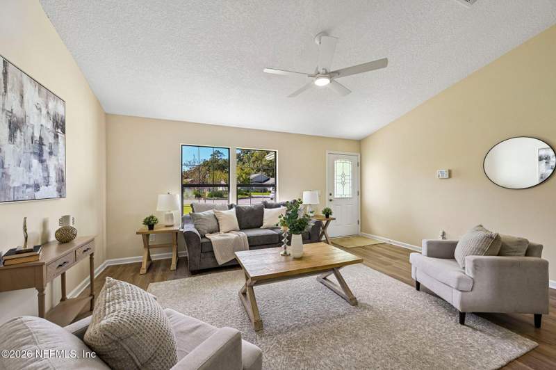 3 bedroom Single Family Residence at 10523 Rocky Garden Lane, Timberview, Jacksonville — photo 4