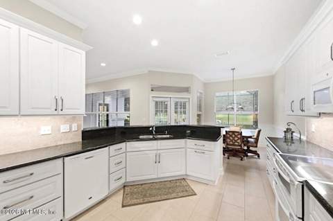 1532 Nottingham Knoll Drive, Jacksonville FL - photo 8 of 38