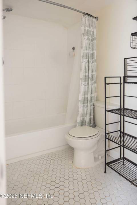 6422 Ish Brant Road, Jacksonville FL - photo 10 of 25