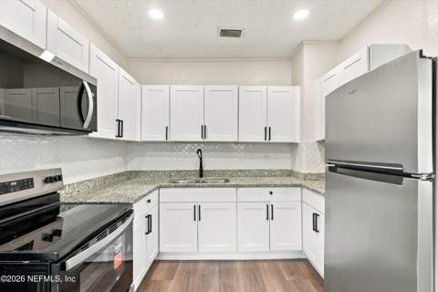 663 Linwood Avenue, Jacksonville FL - photo 13 of 30